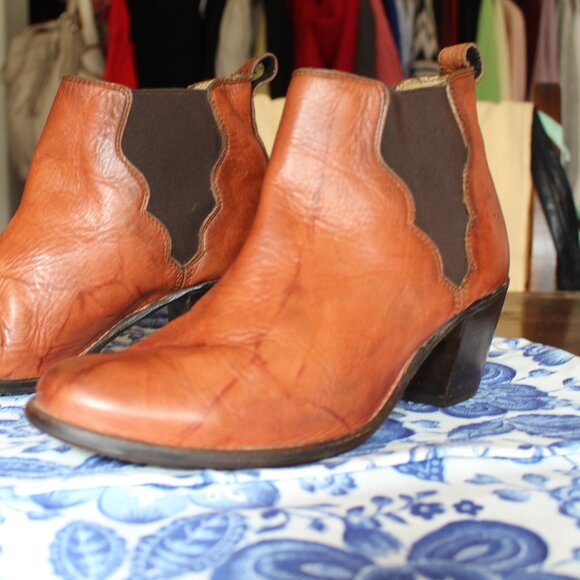 Frye Western Booties Size 9.5 Women's Leather British Tan Stacked Heel EUC Cute! - Picture 4 of 16